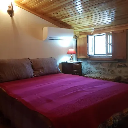 Pensión A Casinha Do Beco Gouveia (Guarda)